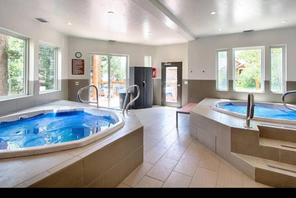 Hot Tub & Sauna Peak 8 بريكنريدج المظهر الخارجي الصورة