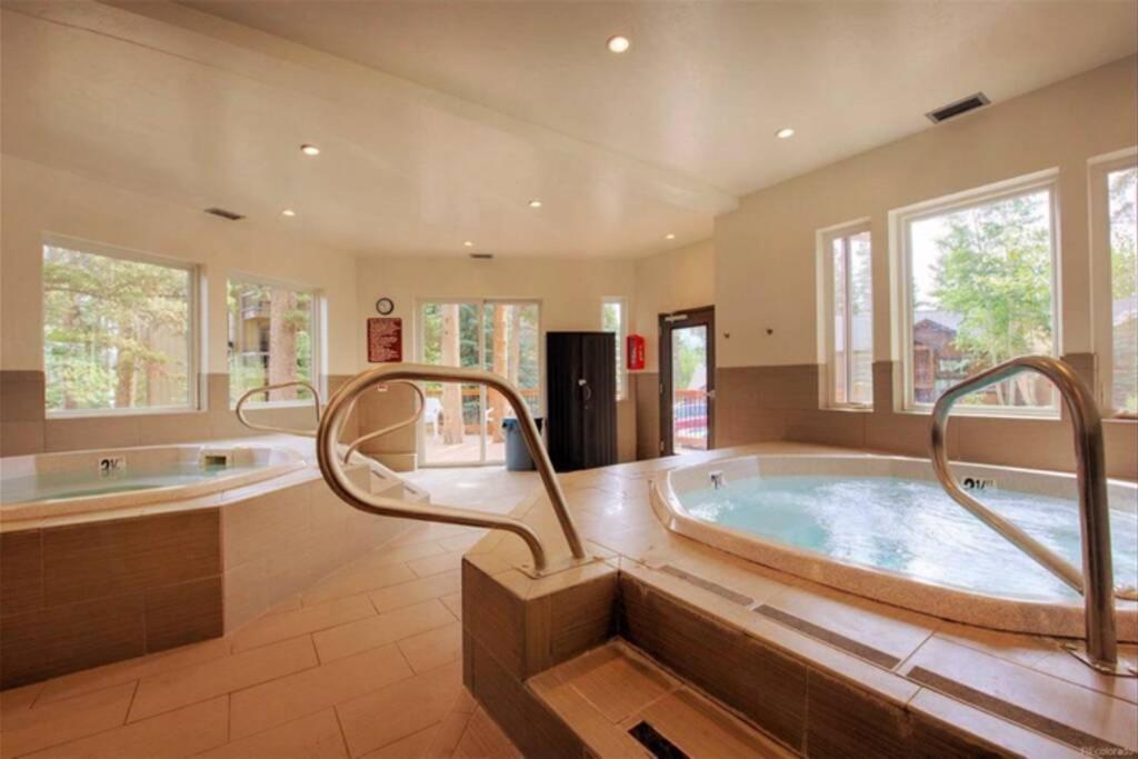Hot Tub & Sauna Peak 8 بريكنريدج المظهر الخارجي الصورة